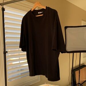 Uniqlo Men's Tee in Classic Black